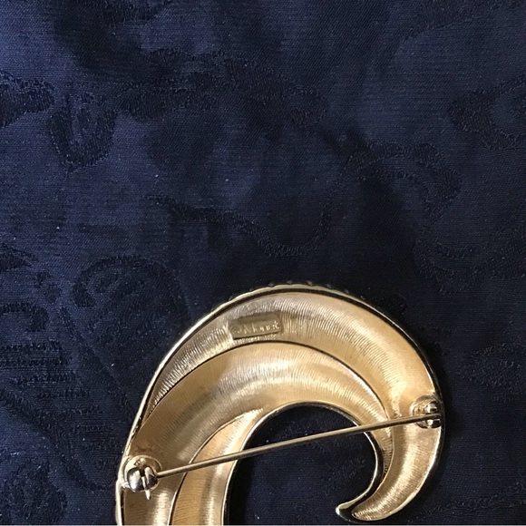 Vintage Monet Brooch - Picture 4 of 4